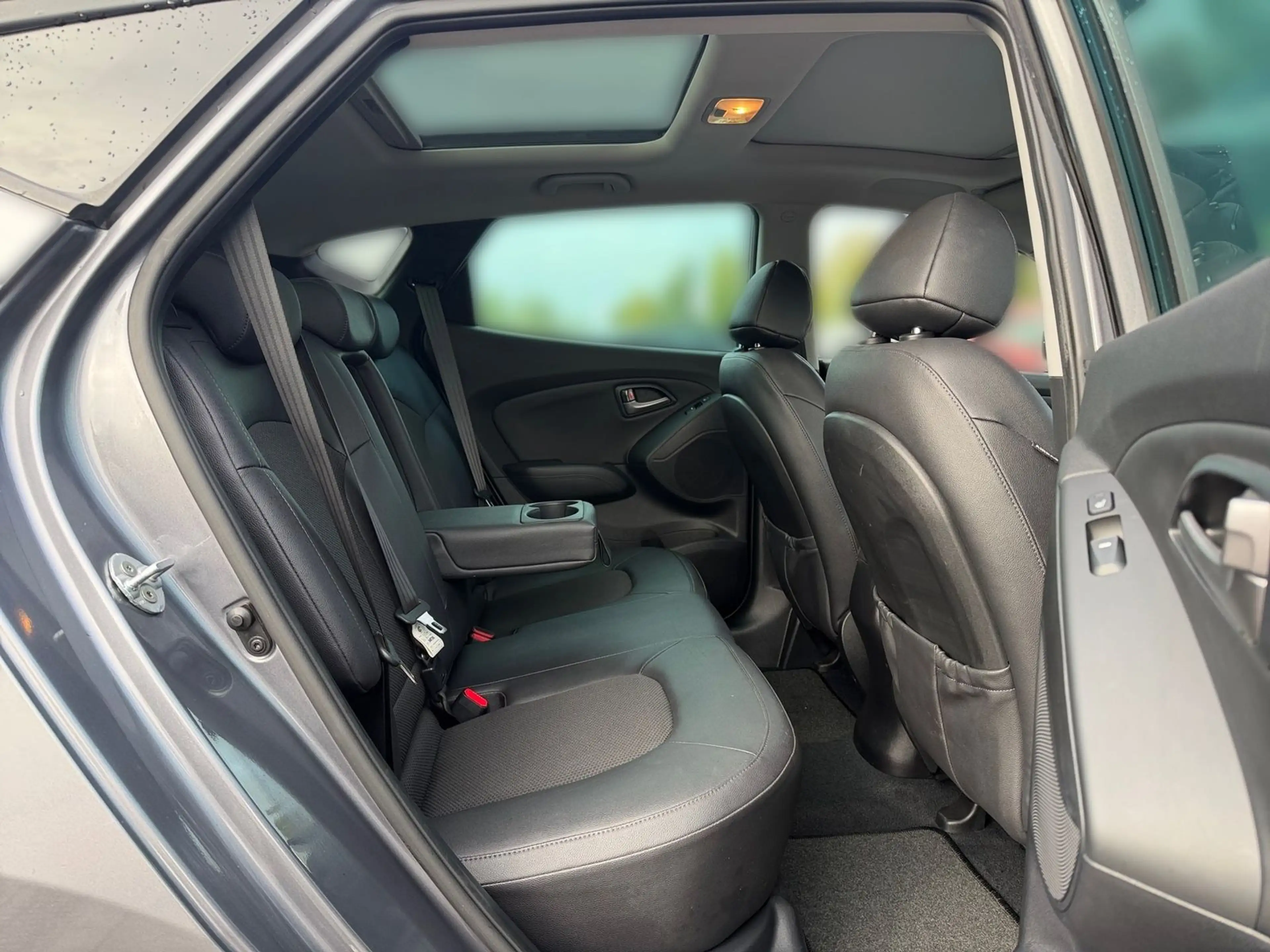 Hyundai iX35 1.6 Classic 2WD Bi-Xenon Navi Panorama PDC — photo 13