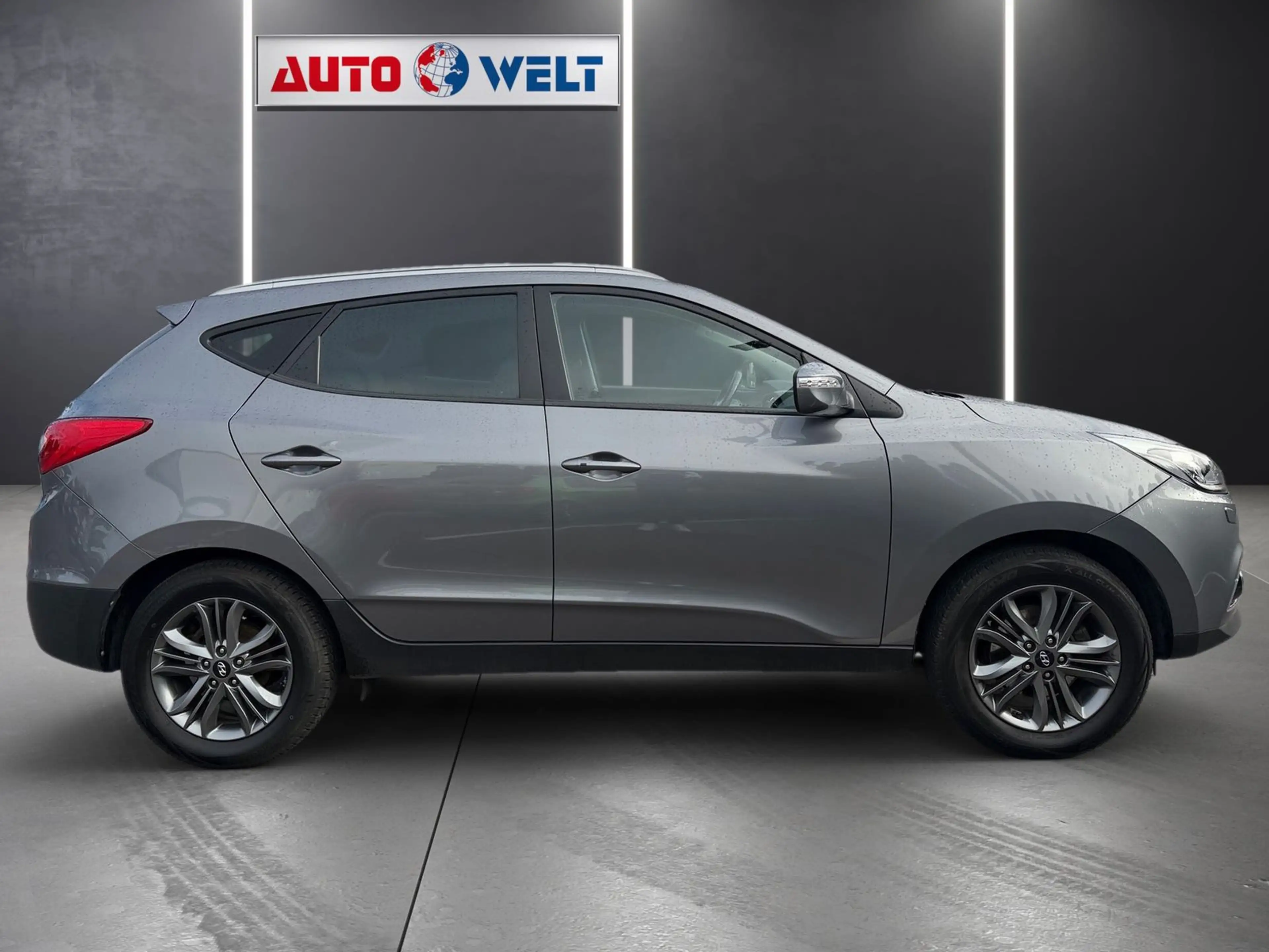 Hyundai iX35 1.6 Classic 2WD Bi-Xenon Navi Panorama PDC — photo 3