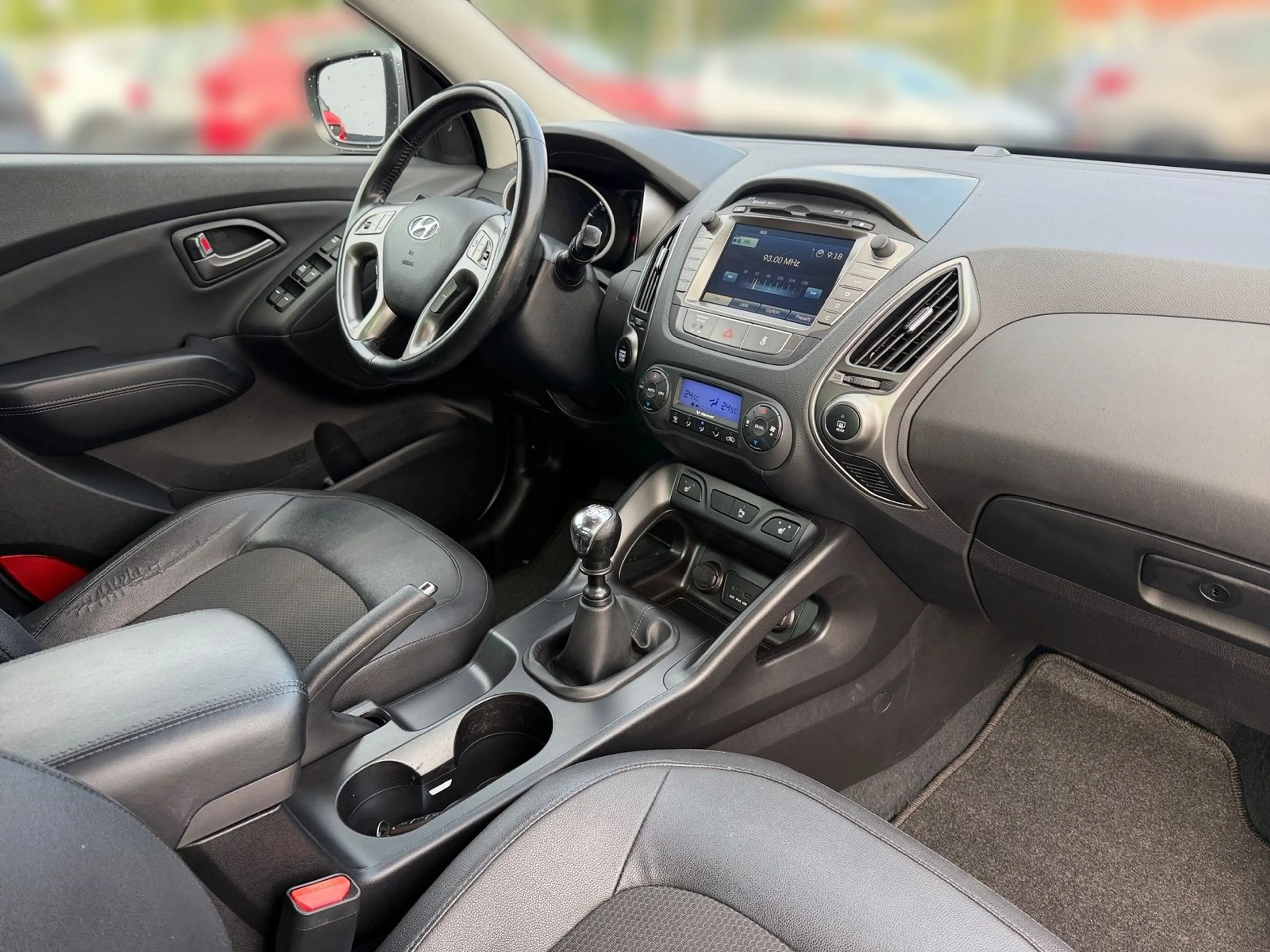 Hyundai iX35 1.6 Classic 2WD Bi-Xenon Navi Panorama PDC — photo 14