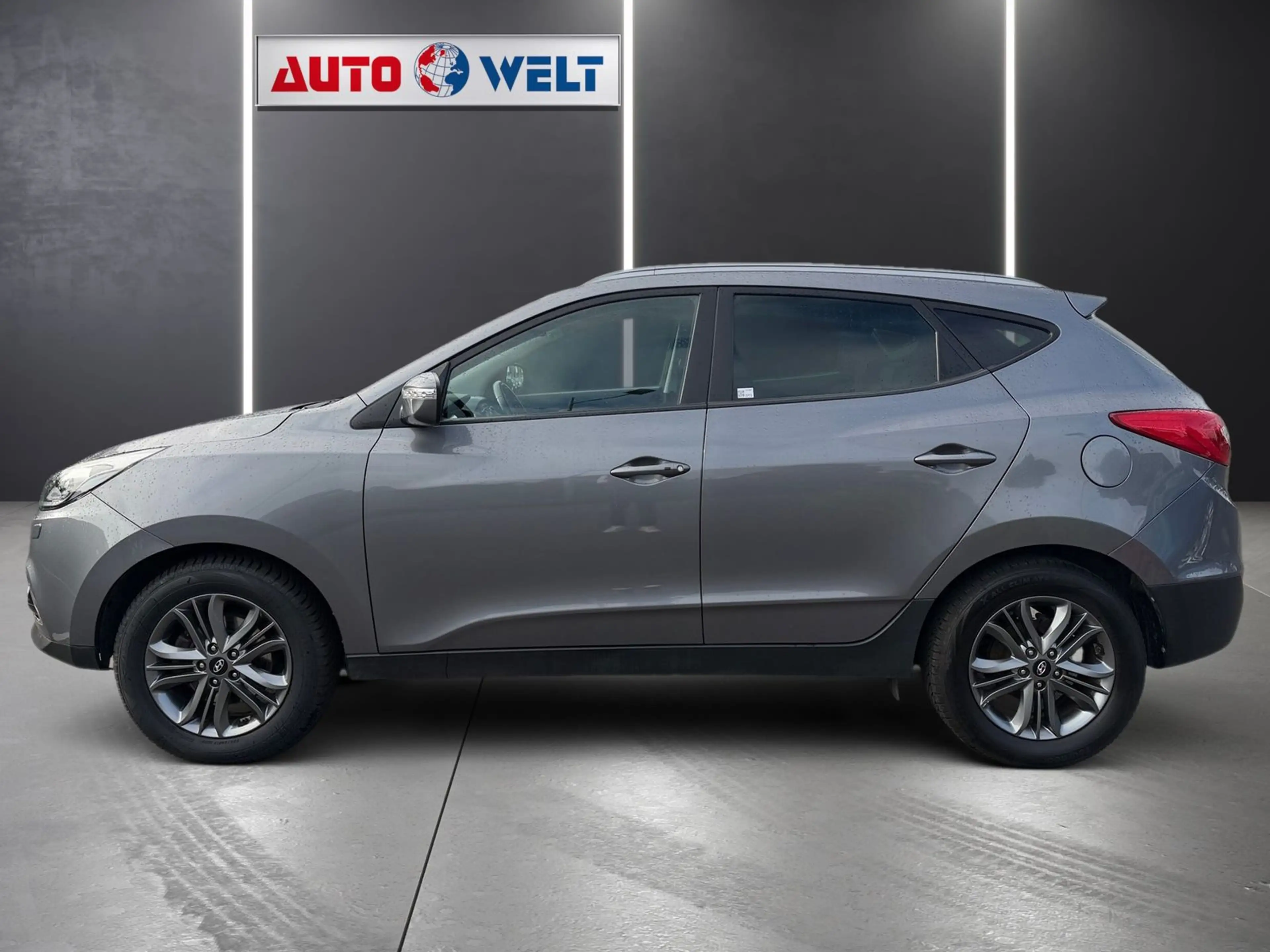 Hyundai iX35 1.6 Classic 2WD Bi-Xenon Navi Panorama PDC — photo 6
