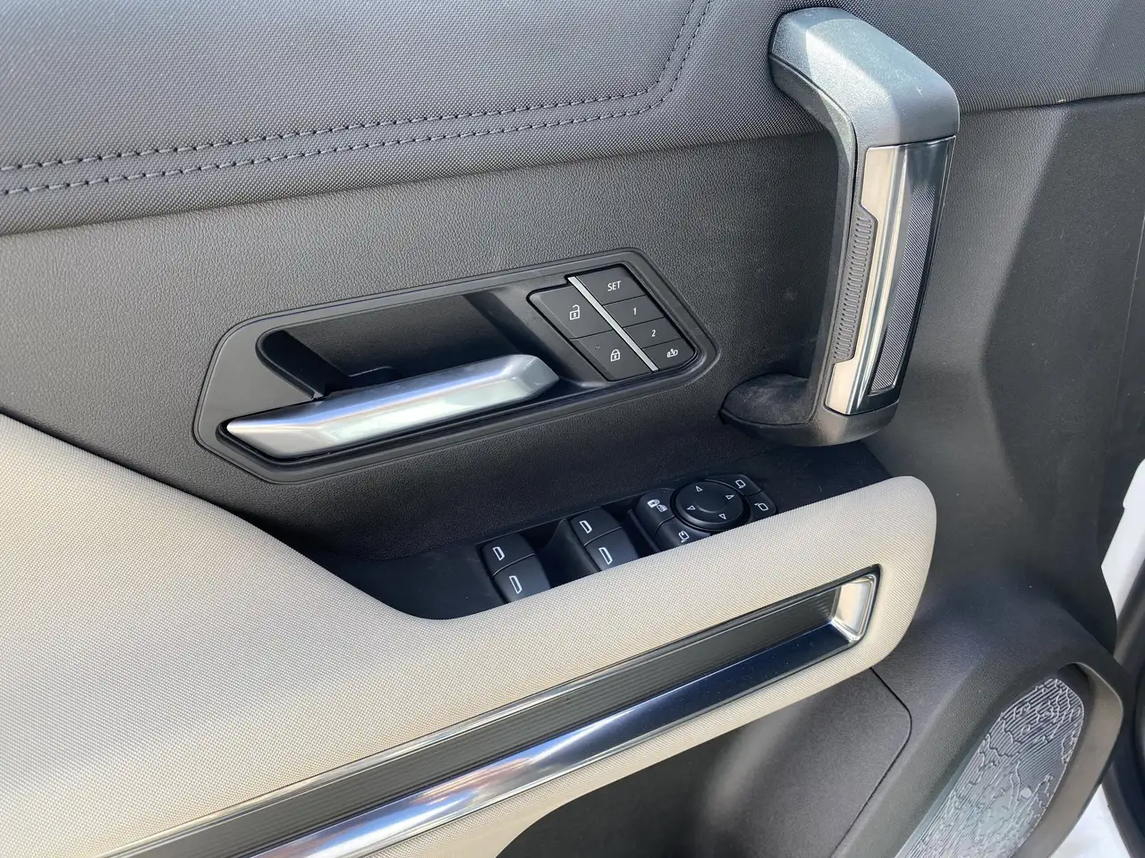 GMC HUMMER EV SUV снимка GMC HUMMER EV SUV