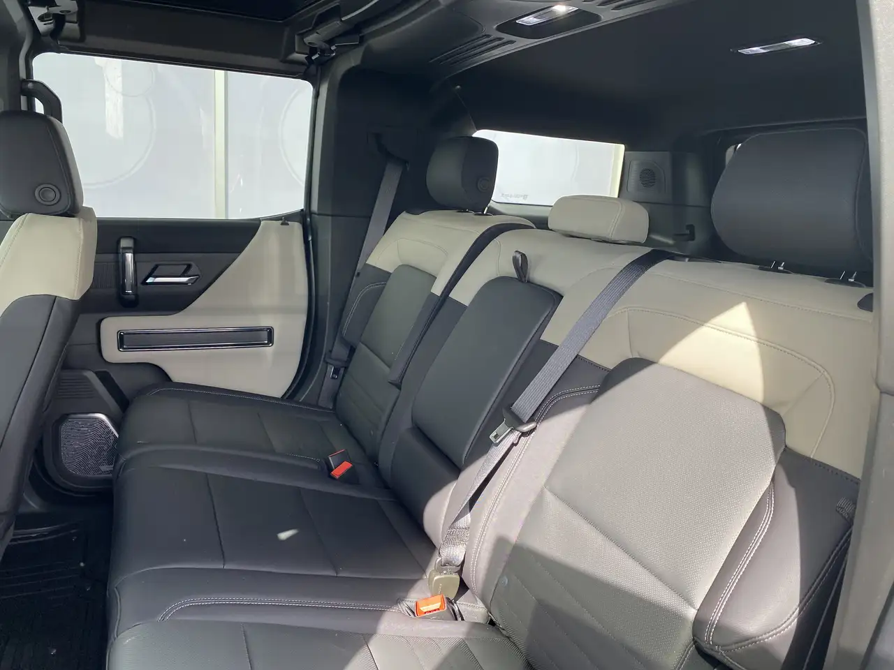 GMC HUMMER EV SUV снимка GMC HUMMER EV SUV