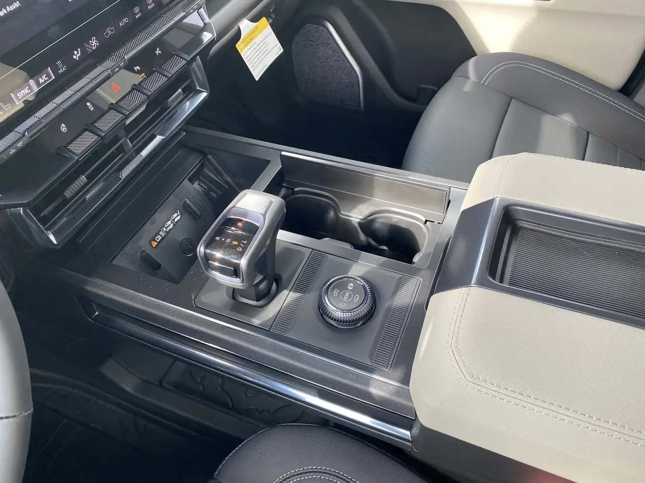 GMC HUMMER EV SUV снимка GMC HUMMER EV SUV
