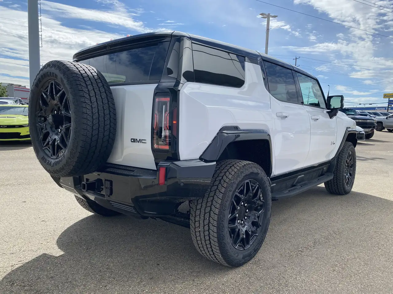 GMC HUMMER EV SUV снимка GMC HUMMER EV SUV