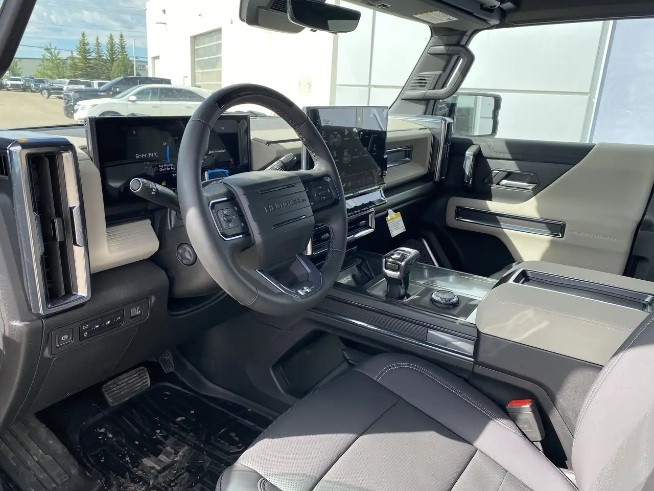 GMC HUMMER EV SUV снимка GMC HUMMER EV SUV