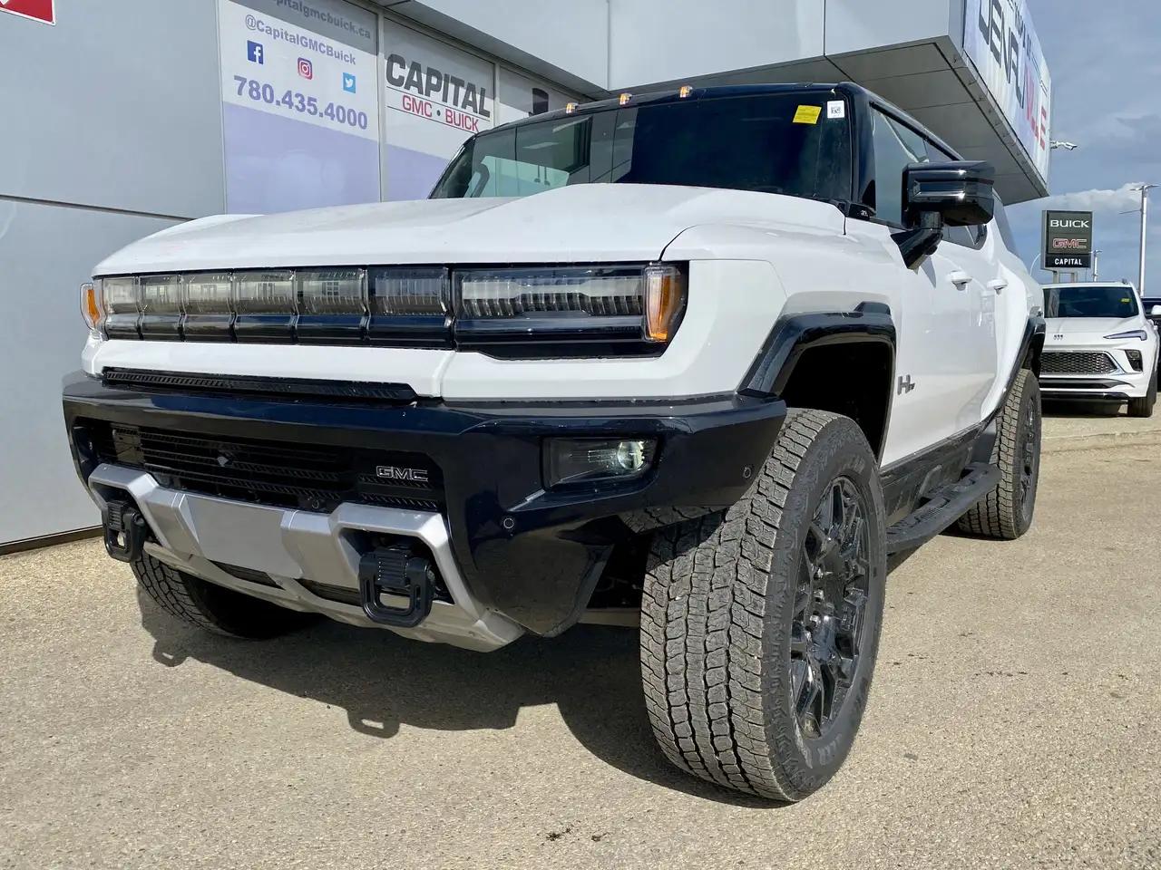 GMC HUMMER EV SUV снимка GMC HUMMER EV SUV