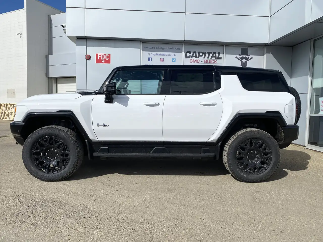 GMC HUMMER EV SUV снимка GMC HUMMER EV SUV