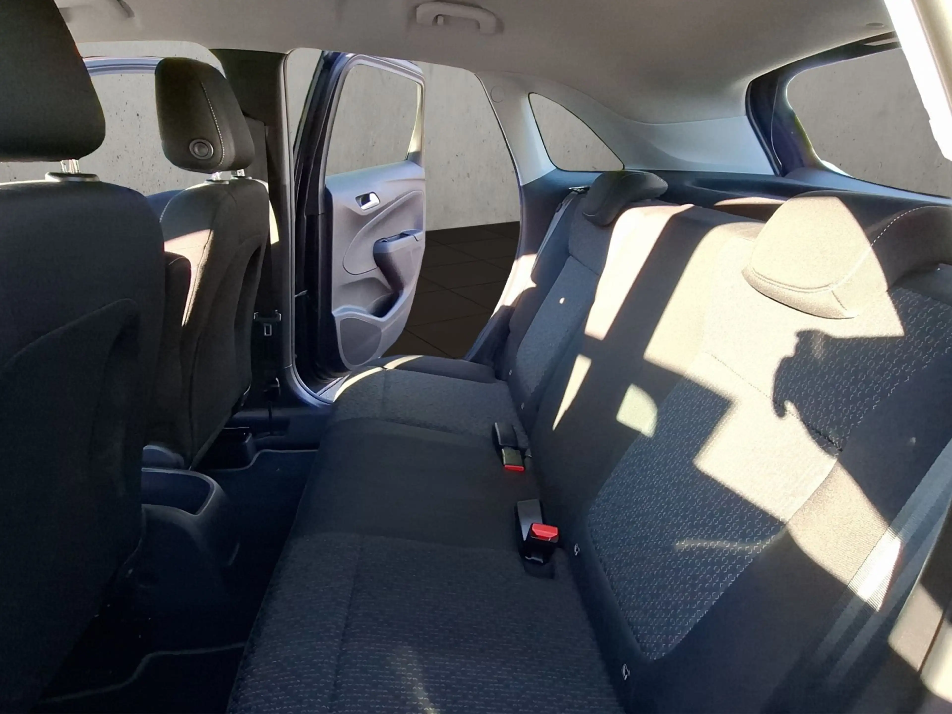 Opel Crossland X 1.2 Edition — photo 13