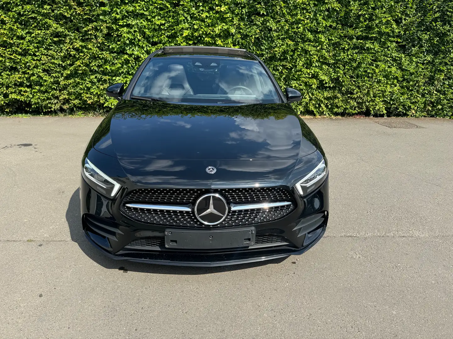 Mercedes-Benz A 180 PACK AMG / PANO / / 360CAM / / CARPLAY / Černá - 2