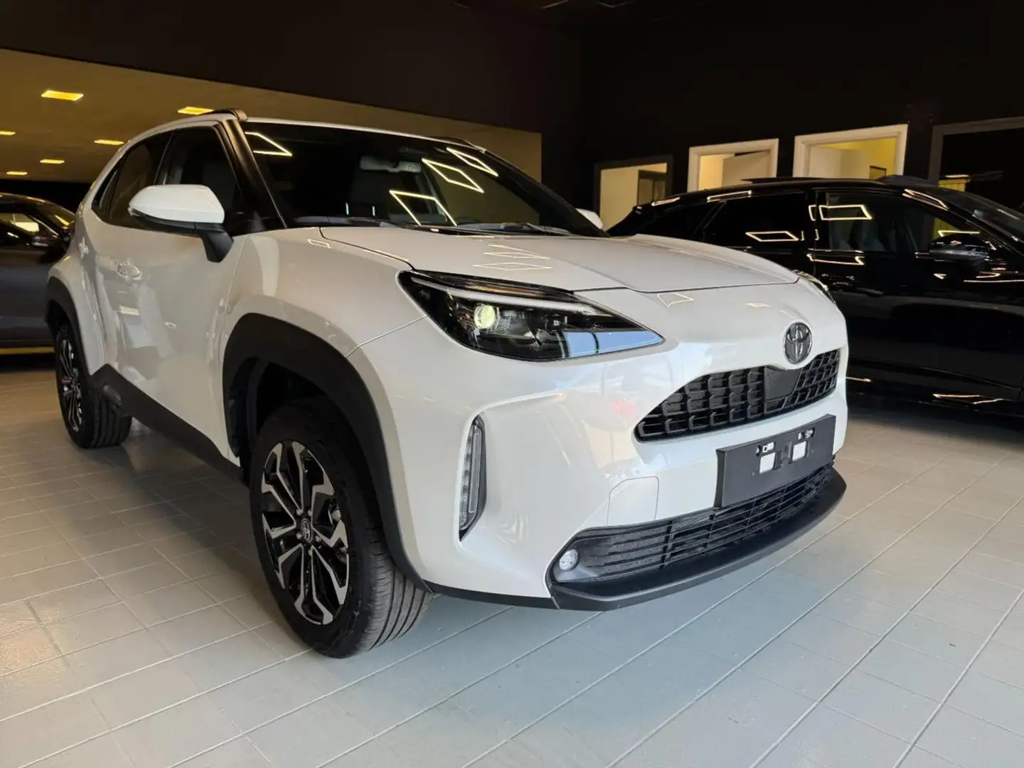 Toyota Yaris Cross 1.5 Hybrid 130 CV 5p. E-CVT Teamplayer Design Km0 Bianco - 1
