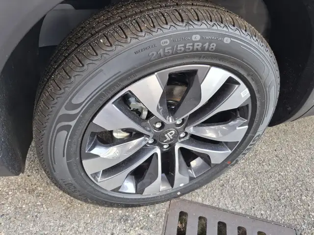 DR Automobiles DR5 view 12
