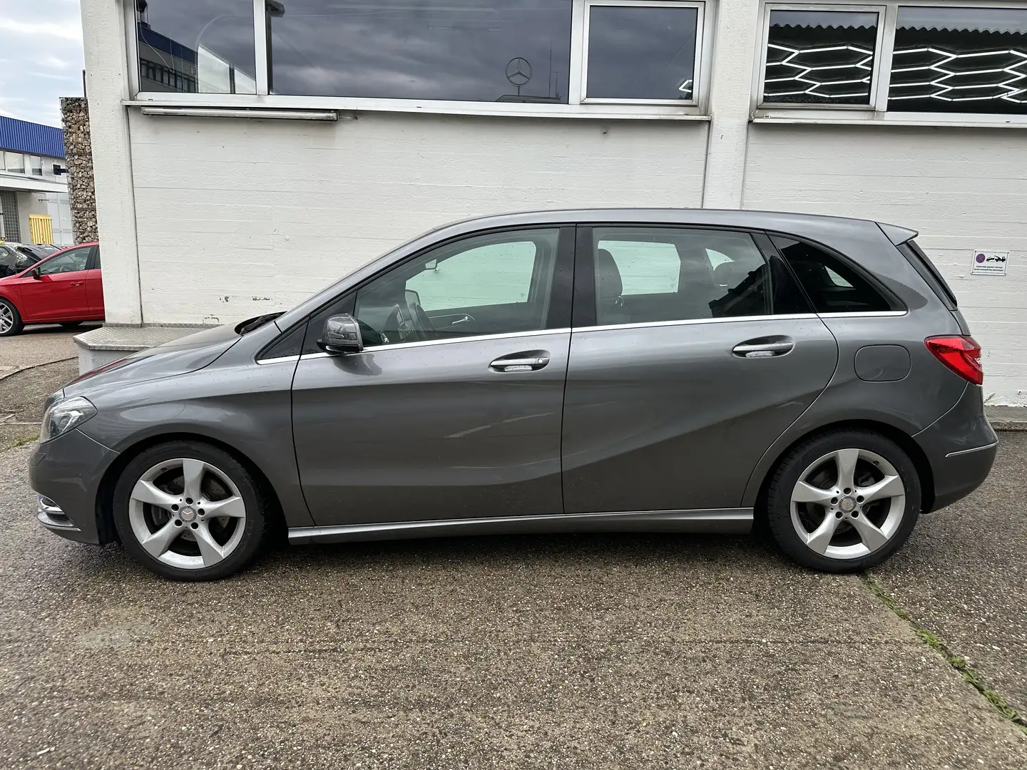 Mercedes-Benz B 180 CDI BlueEFFICIENCY Edition 1 Grau - 2