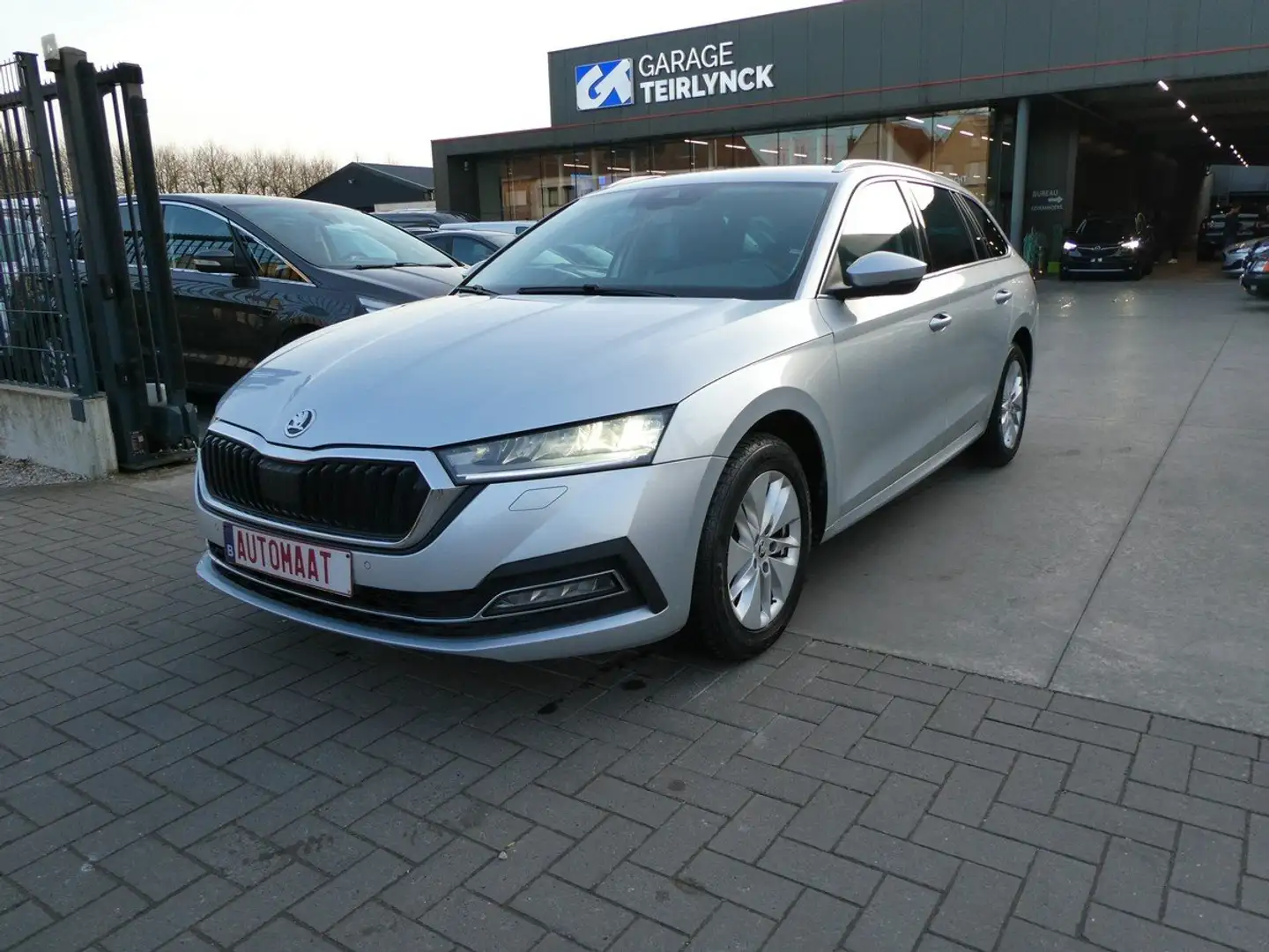 Skoda Octavia Break 1.0 eTEC 110pk DSG Business Trekhaak (27903) Zilver - 1