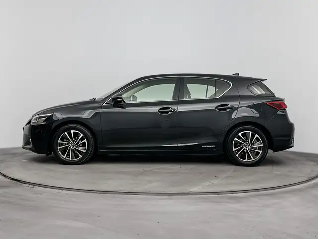 Lexus CT view 3