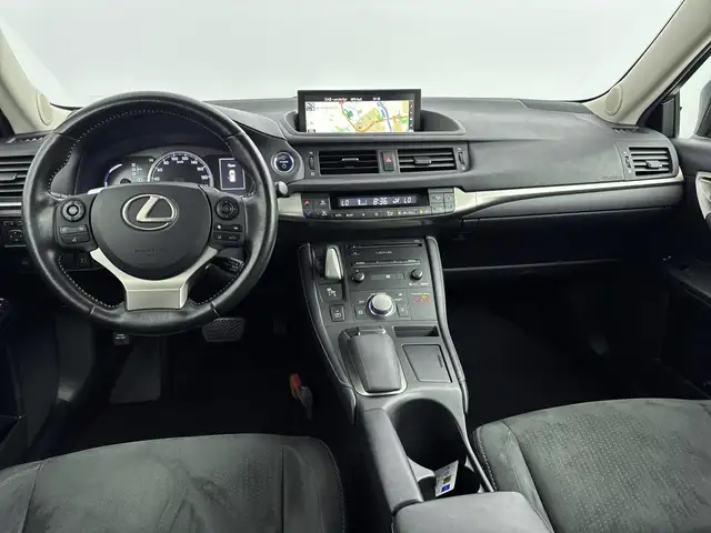 Lexus CT view 5
