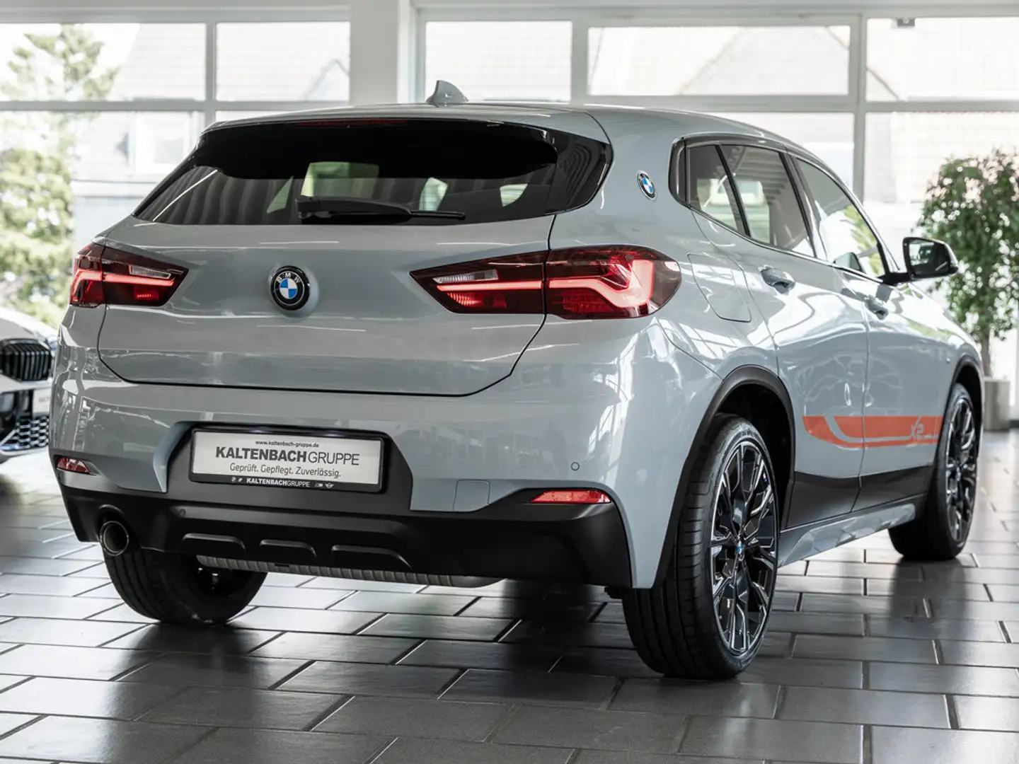 BMW X2 sDrive 18i AHK LED NAVI SHZ Edition M-Mesh Grau - 2