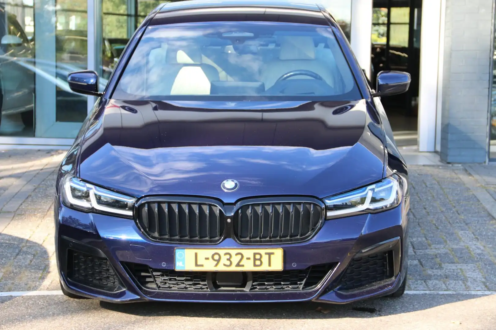 BMW 545 5-serie 545e xDrive High Executive M-PAKKET NL-AUT Blau - 2