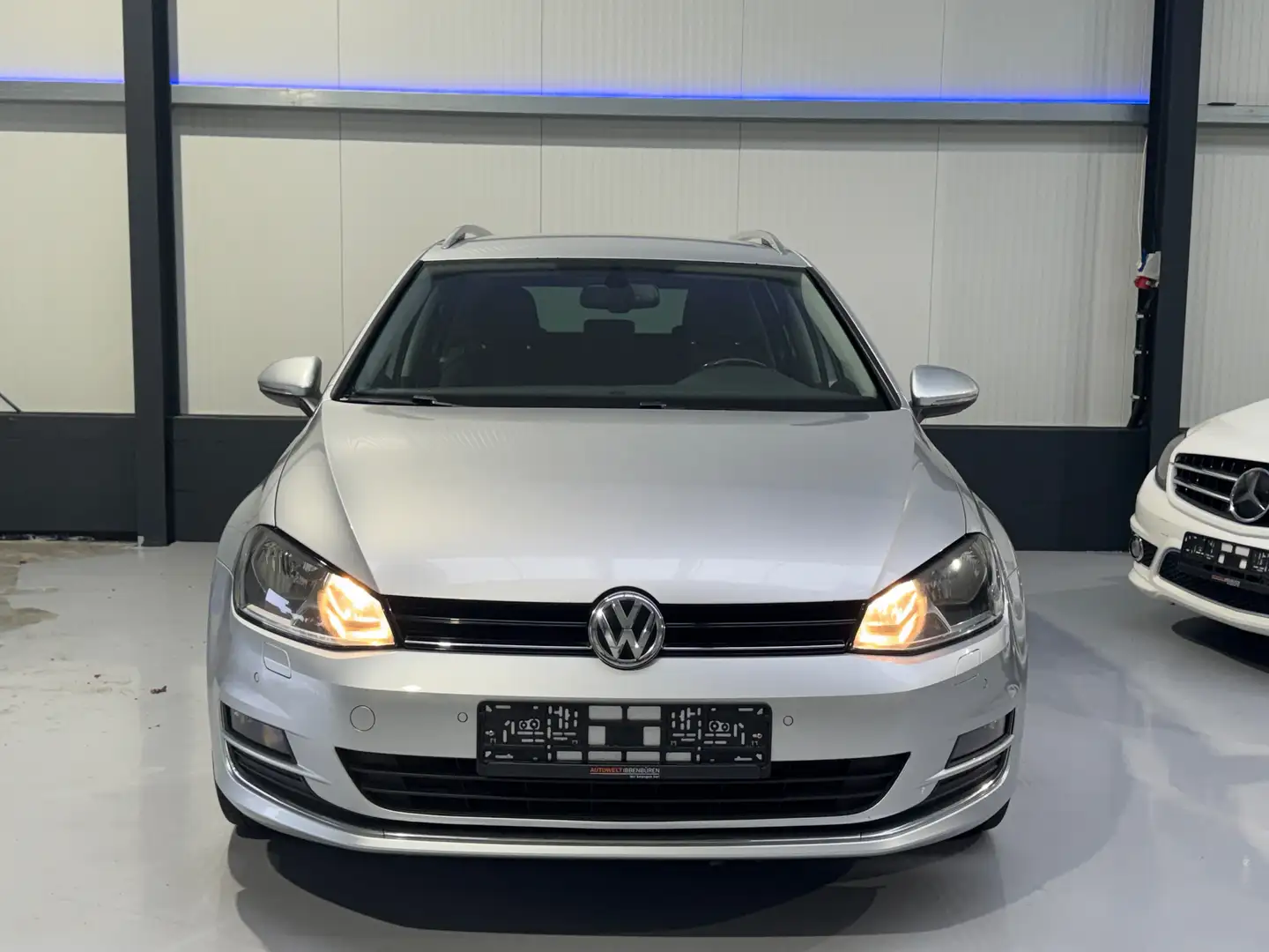 Volkswagen Golf Variant 1.6 TDI DSG Lounge BMT AHK NAVI TEMPOMAT PDC Grau - 2