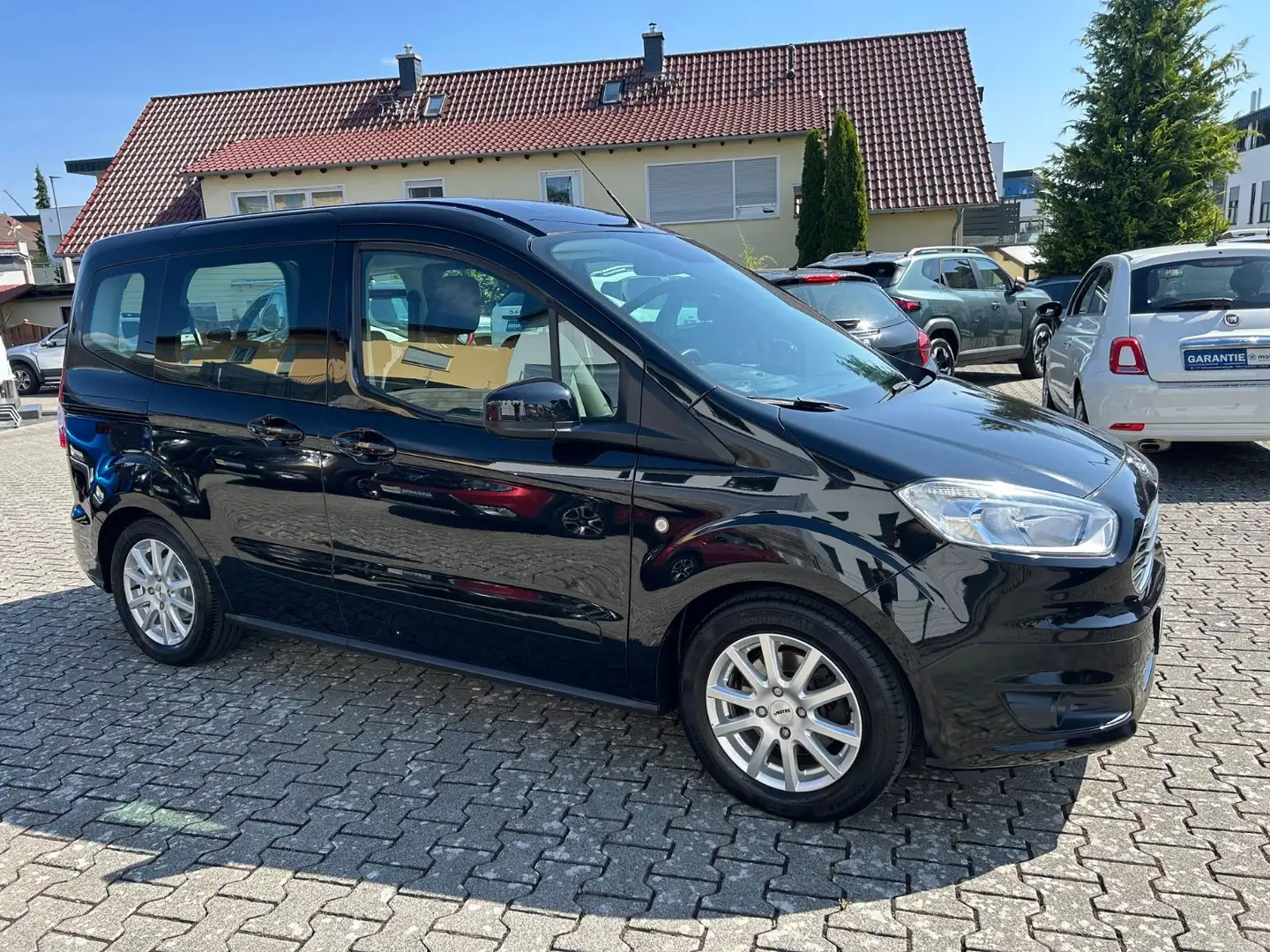 Ford Tourneo Courier 1.0 EcoBoost Trend ( AHK ) Schwarz - 1