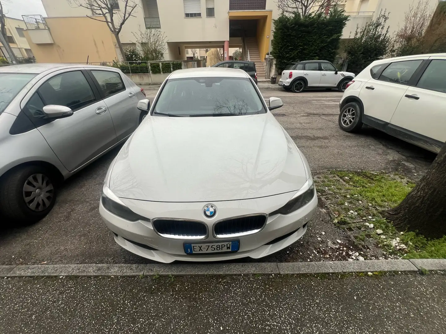 BMW 316 316d Touring Business auto Beyaz - 1