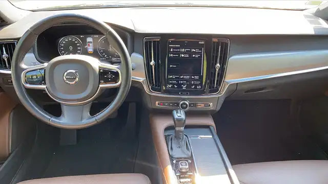Volvo S90 view 11