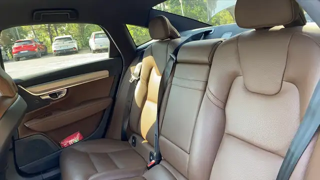 Volvo S90 view 9