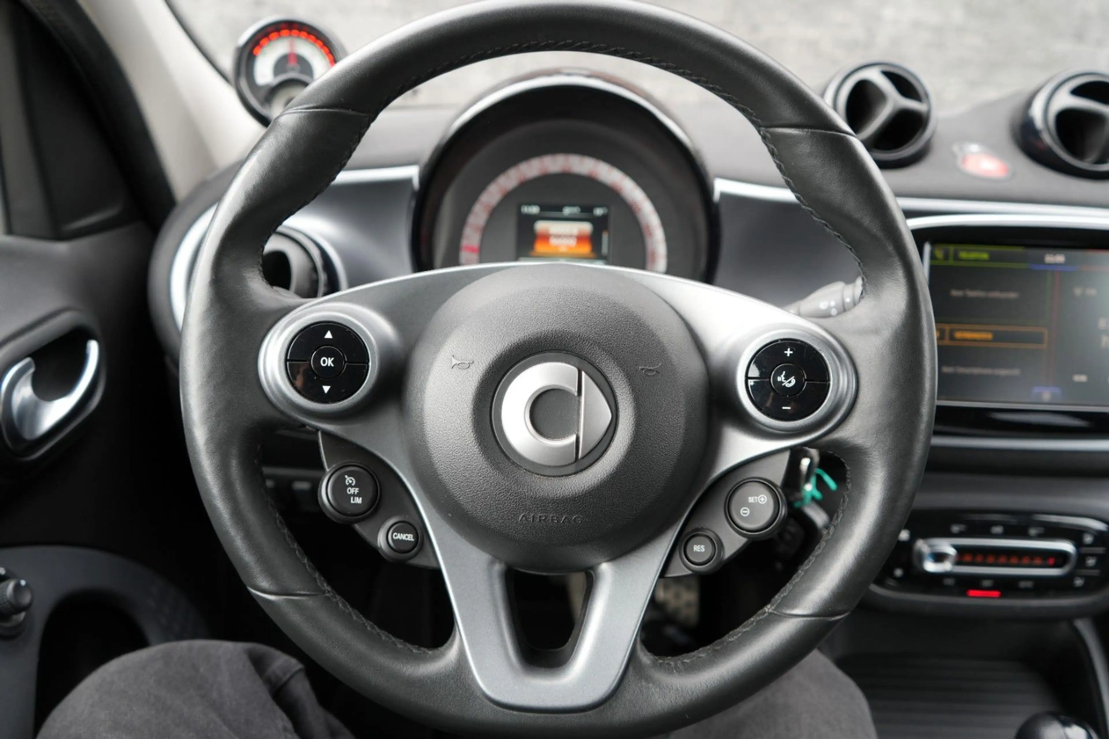 smart forFour electric drive 60kW EQ pulse/1.Hand/Pano/MwSt — photo 12