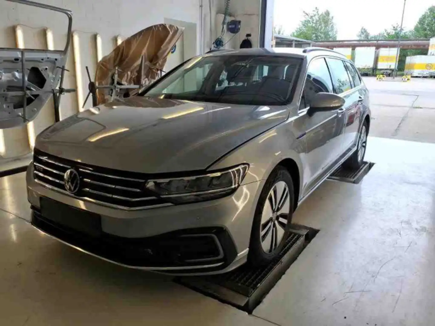 Volkswagen Passat Variant 1.4 GTE DSG *ACC*R-CAM*NAV*PDC*SH Silber - 2
