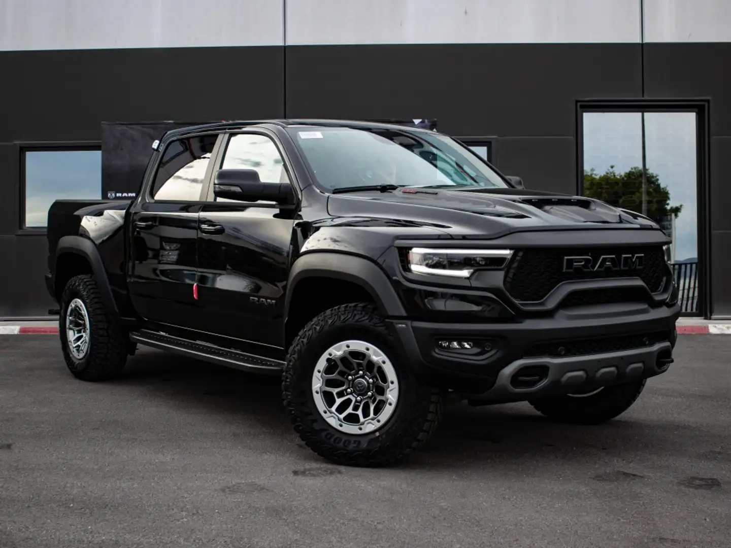 RAM 1500 TRX Чорний - 1