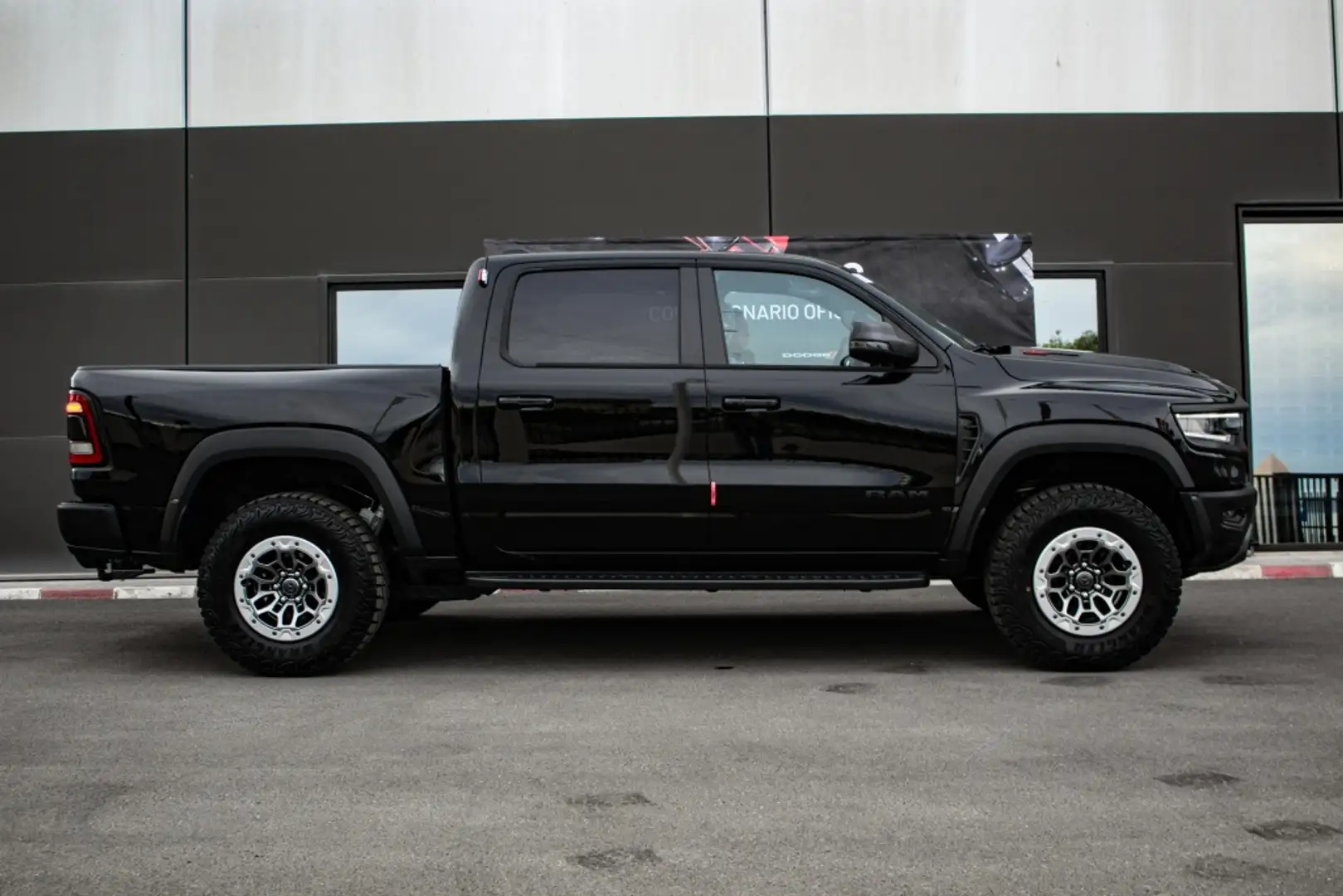 RAM 1500 TRX Negro - 1