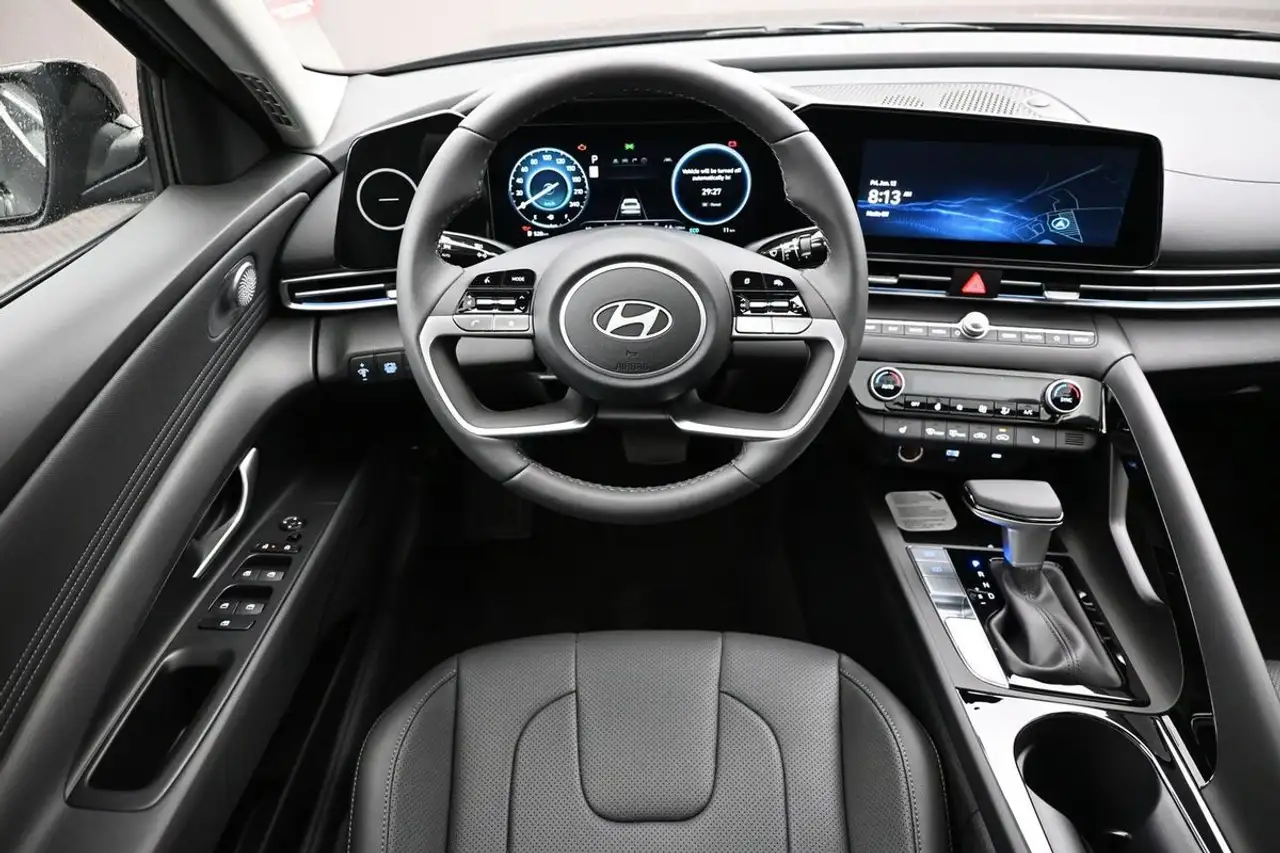 Hyundai ELANTRA photo Hyundai ELANTRA