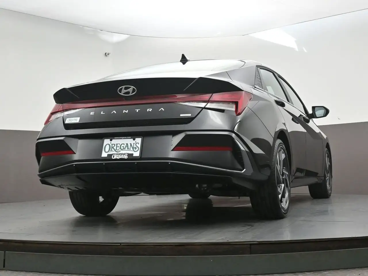 Hyundai ELANTRA photo Hyundai ELANTRA