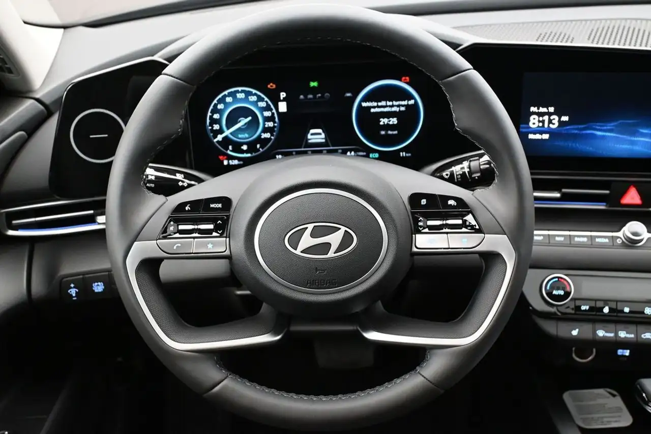 Hyundai ELANTRA photo Hyundai ELANTRA