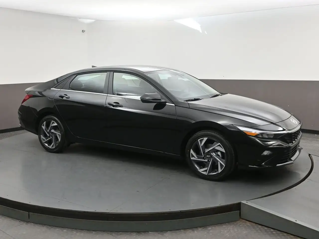 Hyundai ELANTRA photo Hyundai ELANTRA