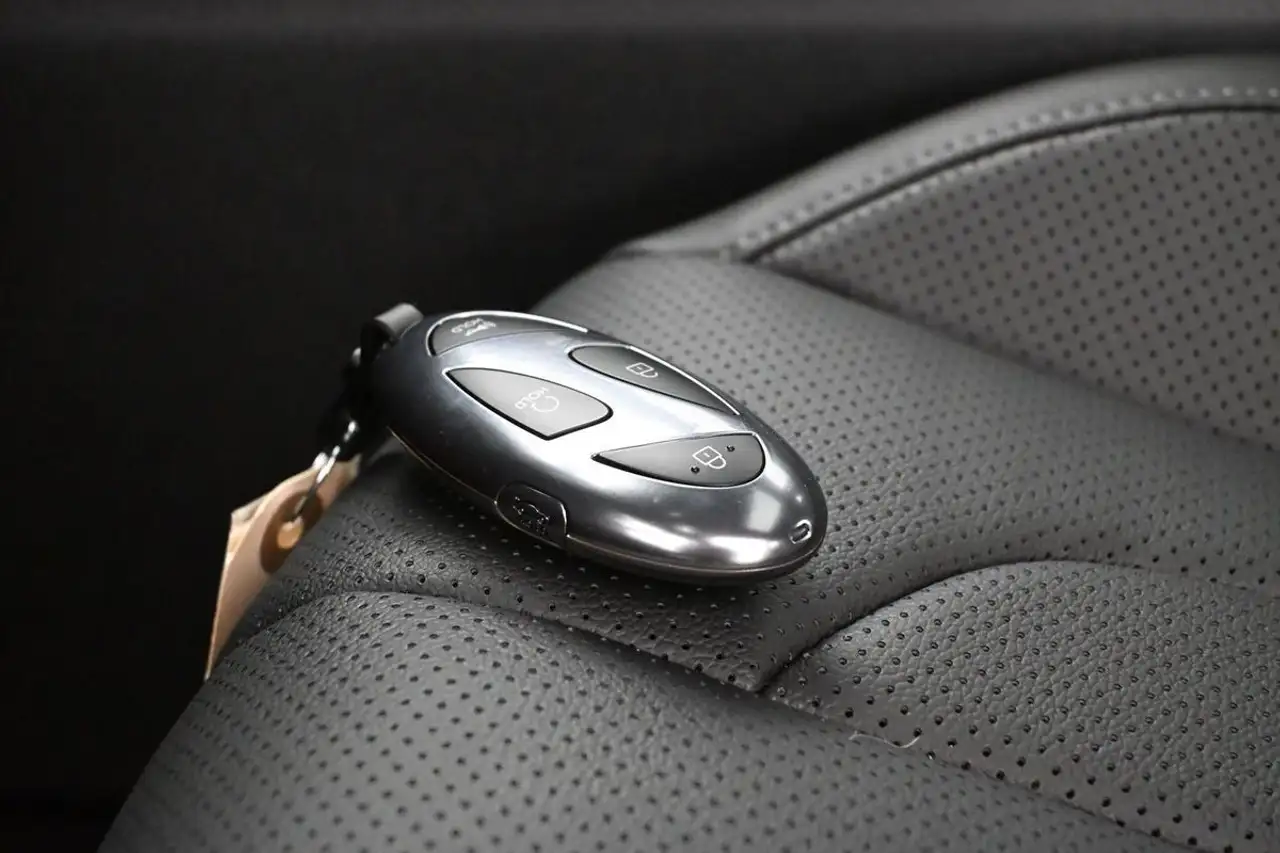 Hyundai ELANTRA photo Hyundai ELANTRA