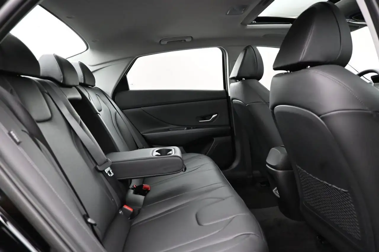Hyundai ELANTRA photo Hyundai ELANTRA