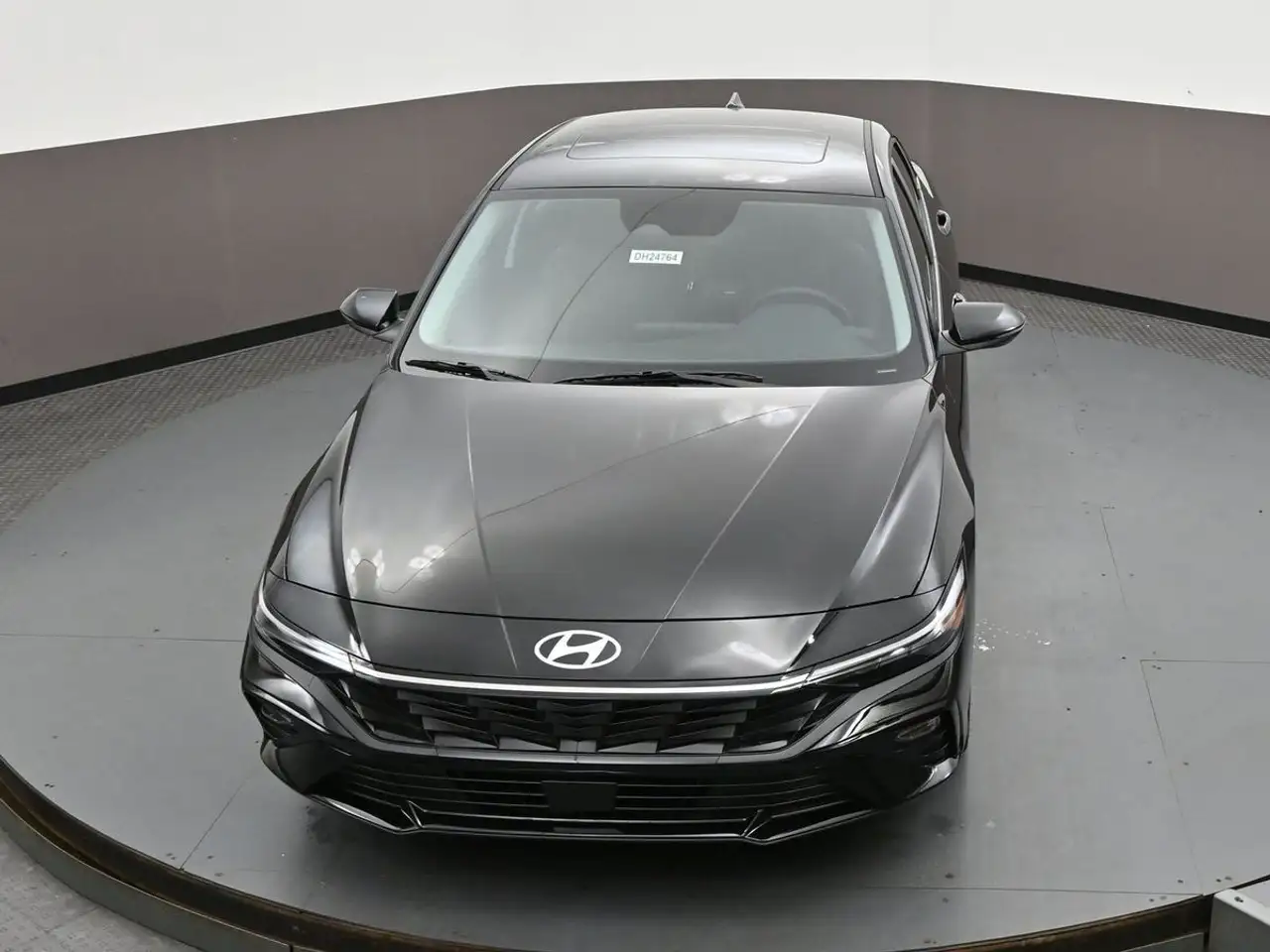 Hyundai ELANTRA photo Hyundai ELANTRA