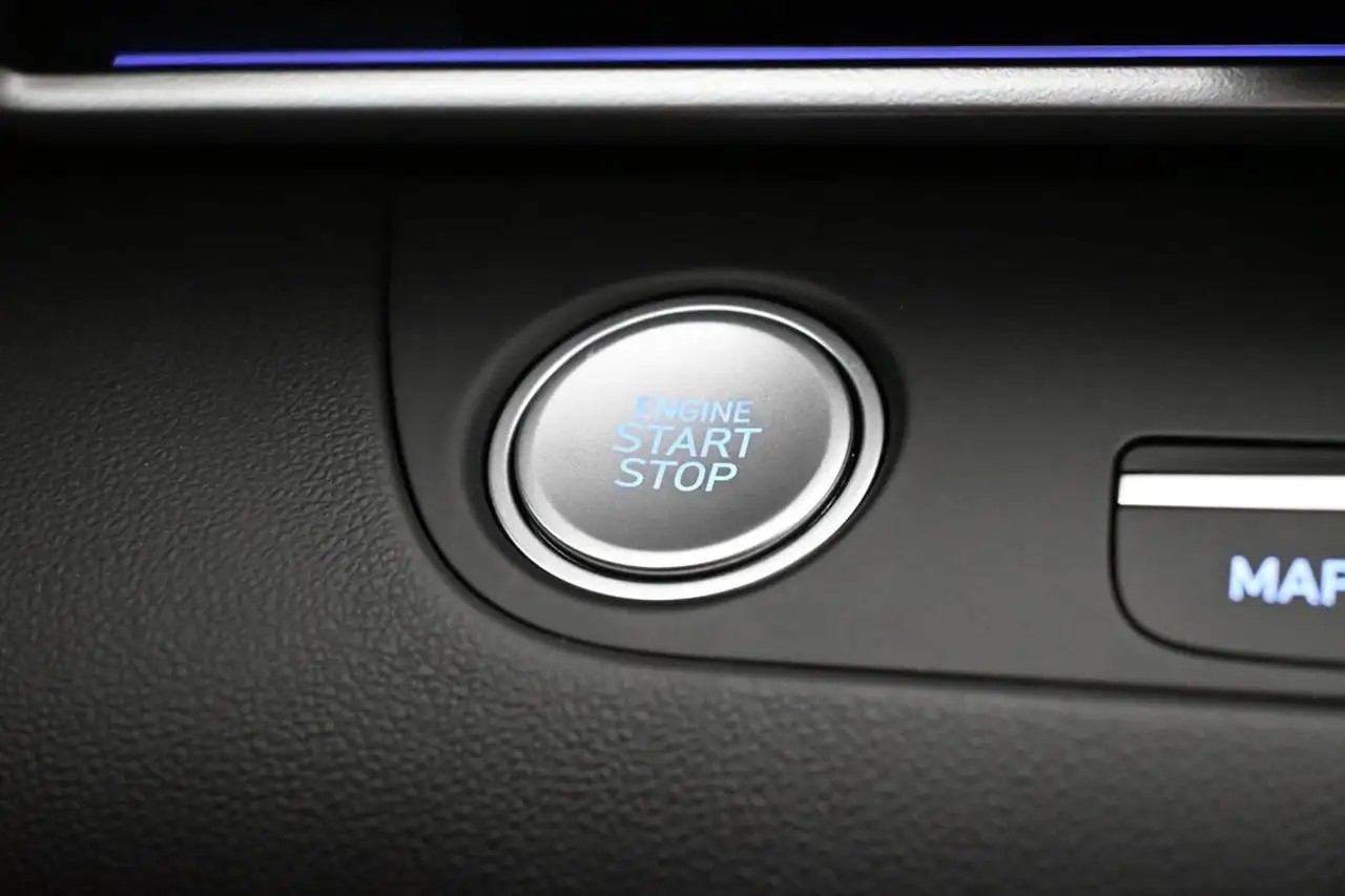 Hyundai ELANTRA photo Hyundai ELANTRA
