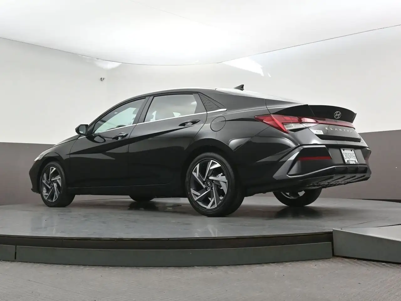 Hyundai ELANTRA photo Hyundai ELANTRA