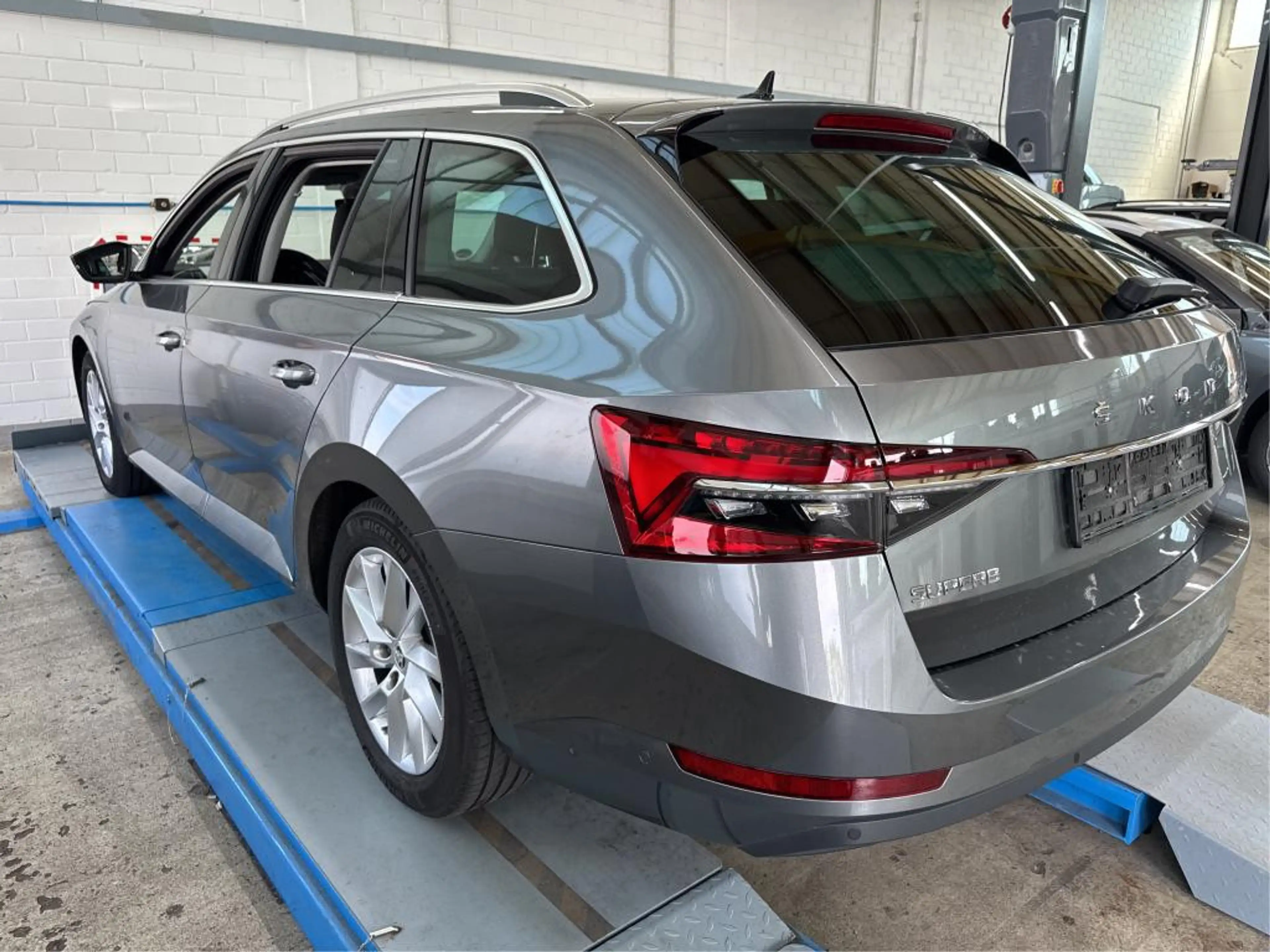 Skoda Superb Combi 2.0 TDI Style MATRIX-LED KAMERA — photo 3