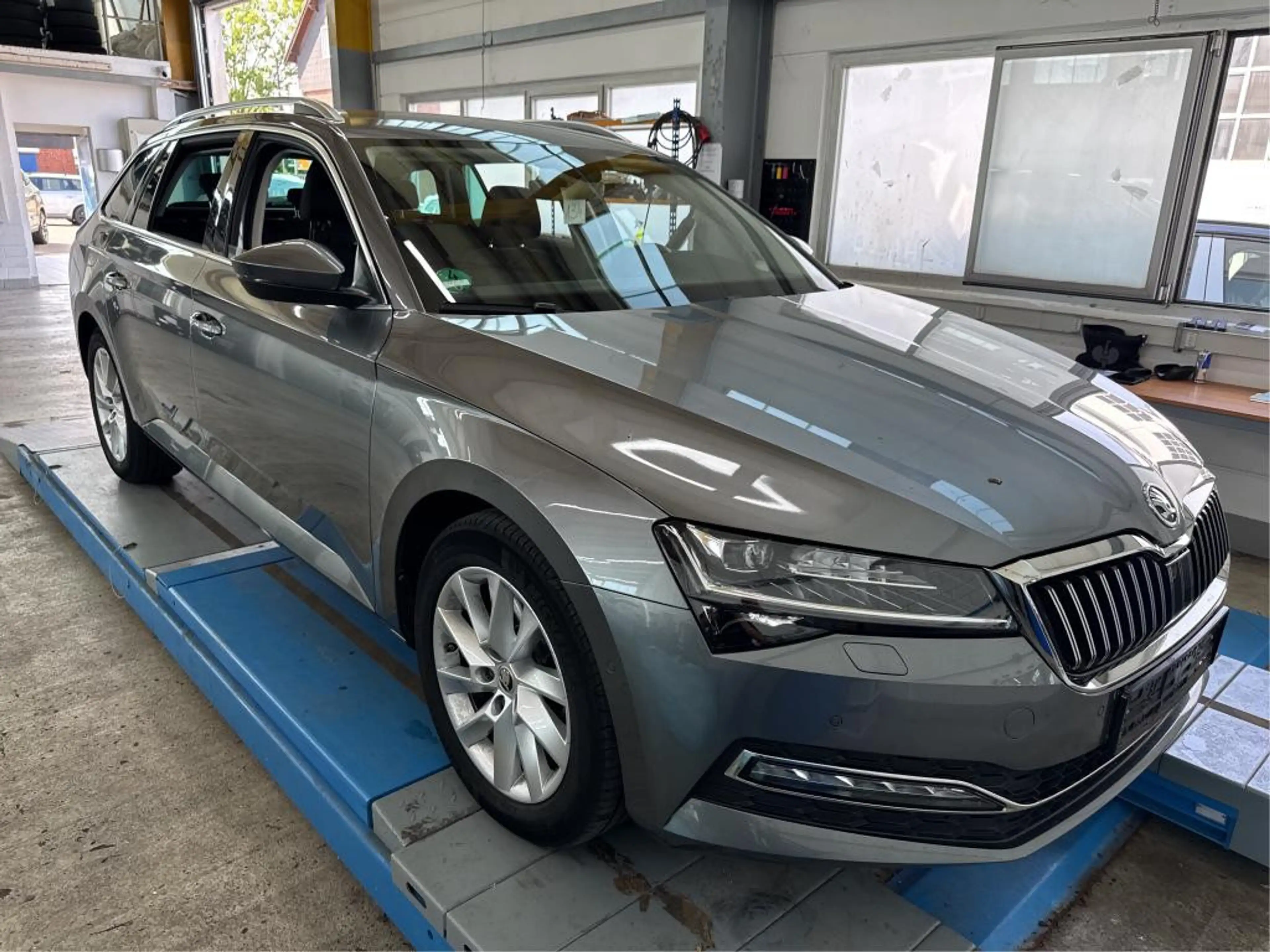 Skoda Superb Combi 2.0 TDI Style MATRIX-LED KAMERA — photo 2