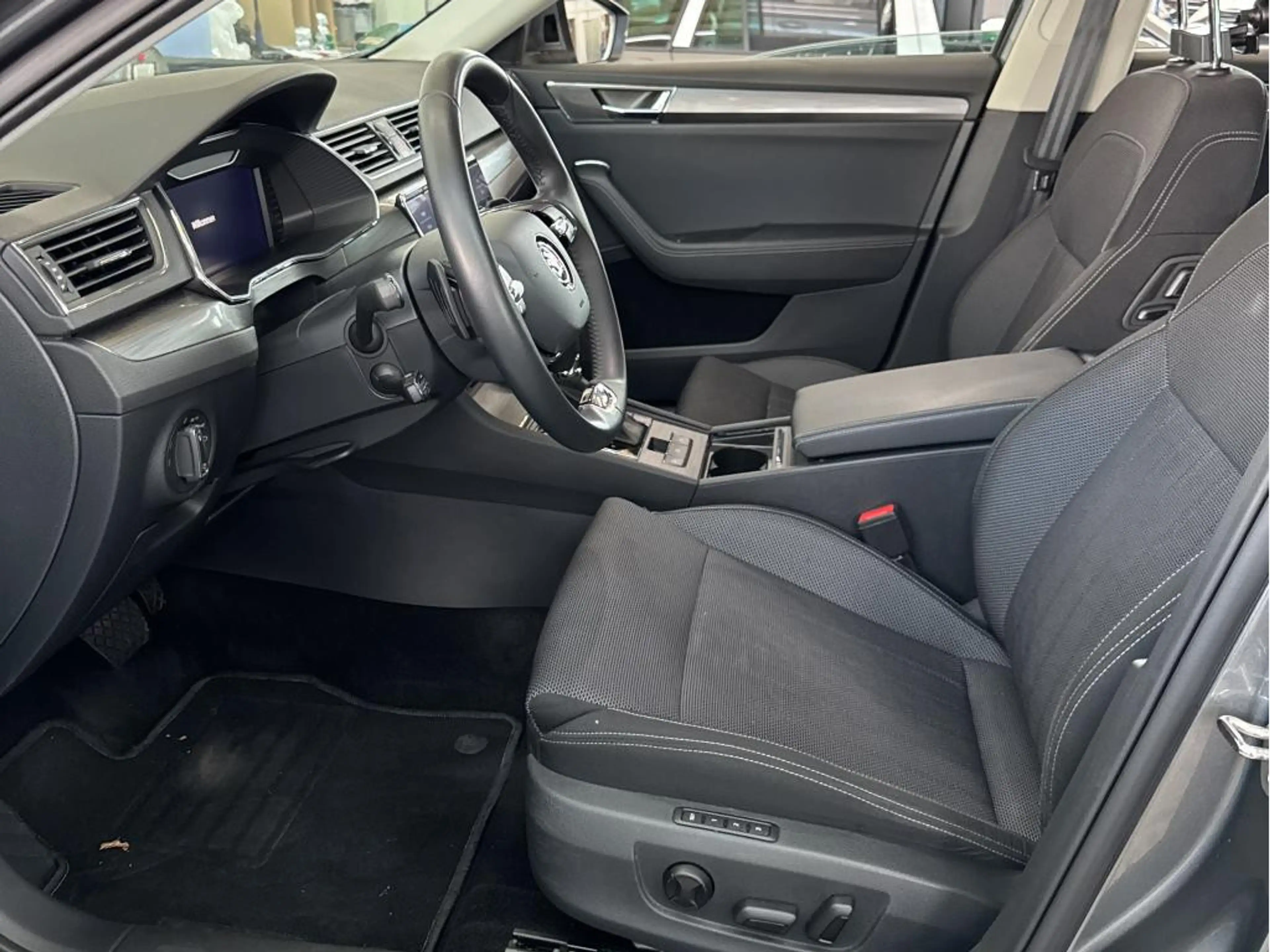 Skoda Superb Combi 2.0 TDI Style MATRIX-LED KAMERA — photo 12