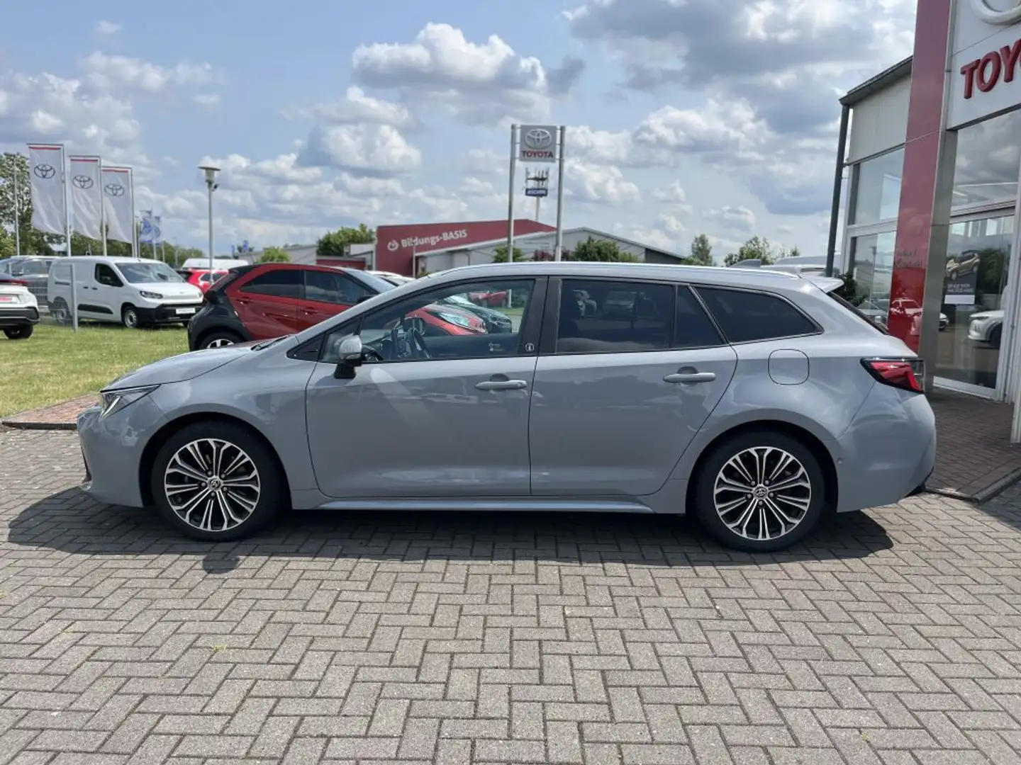 Toyota Corolla 2.0 Hybrid Touring Sports Team Deutschland - 2