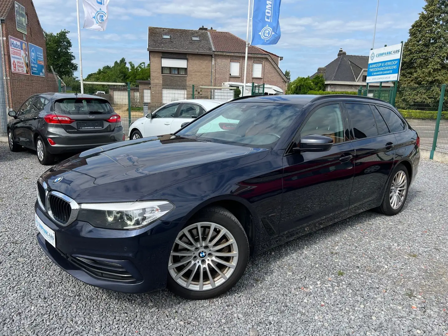 BMW 520 Touring dXA, 190pk, Leder, Navi, Camera. Blauw - 1
