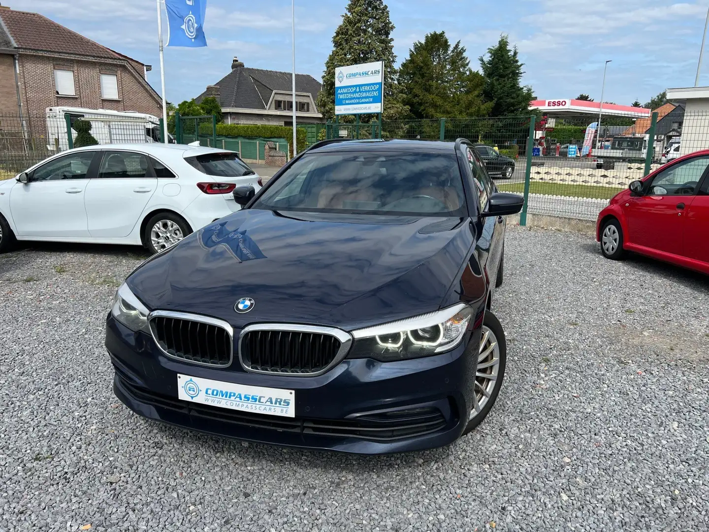 BMW 520 Touring dXA, 190pk, Leder, Navi, Camera. Blauw - 2