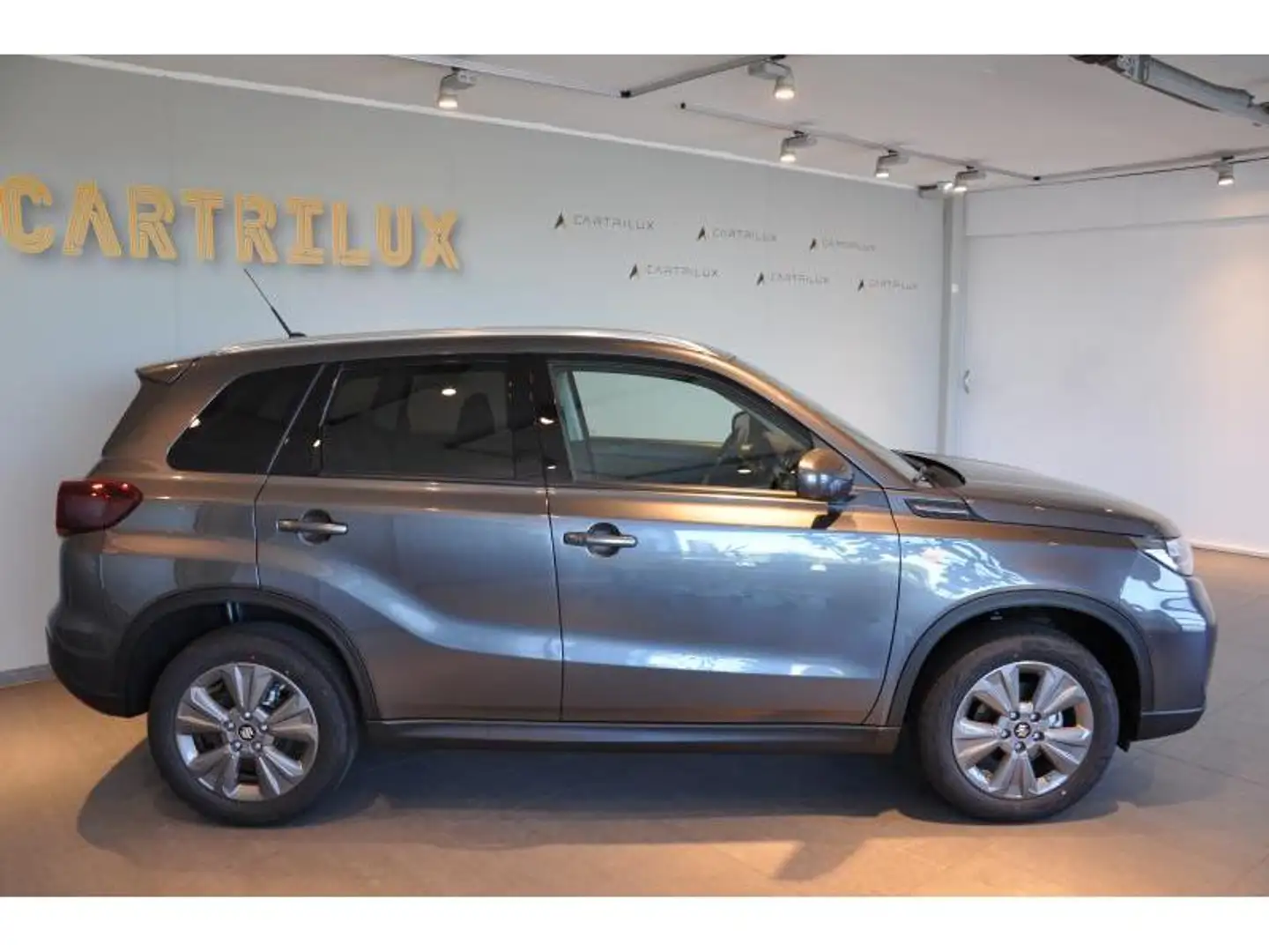 Suzuki Vitara GL+  129 MAN6 MILD HYBRIDE Gris - 2