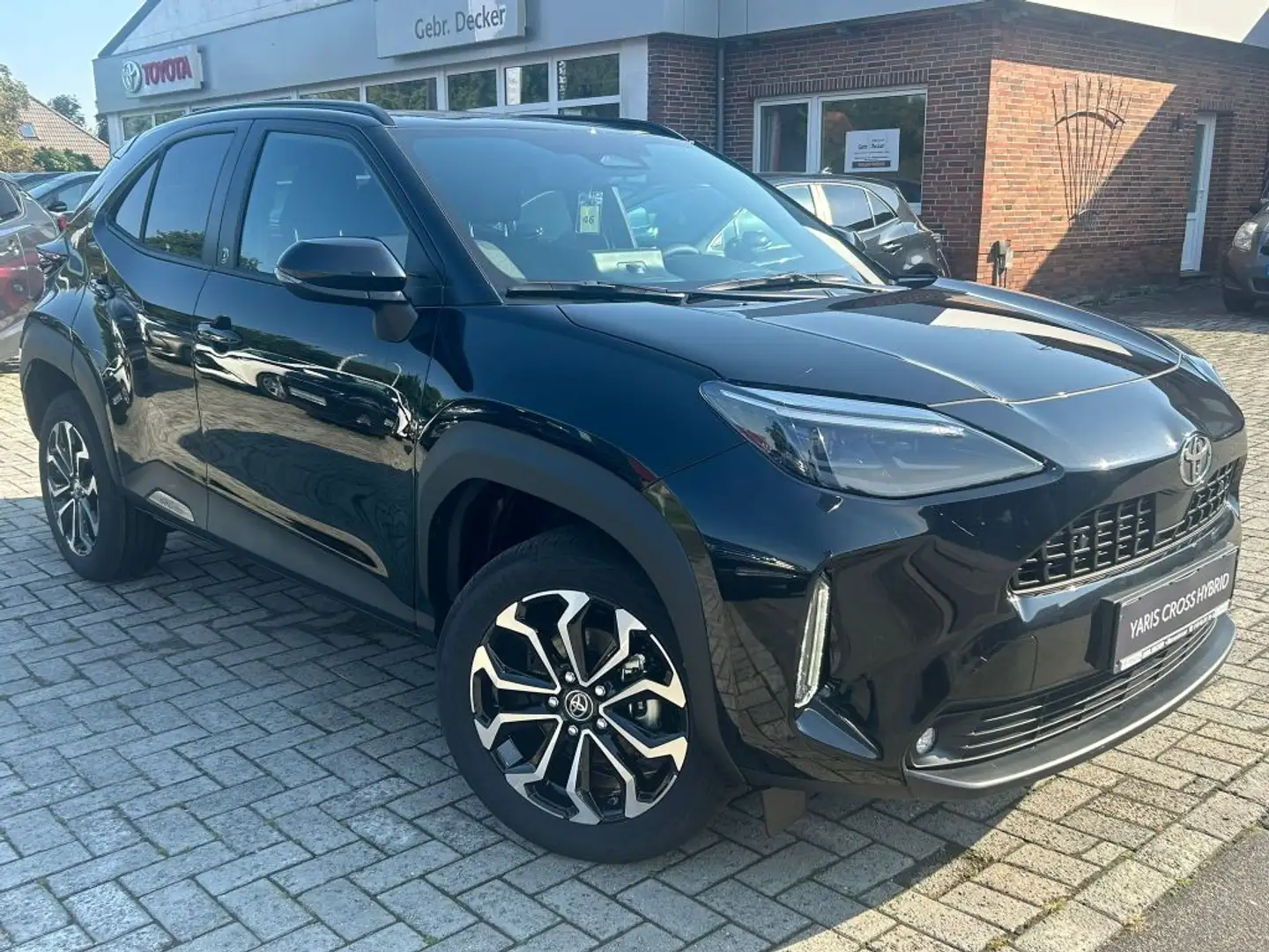 Toyota Yaris Cross Hybrid 130 1.5 VVT-i Teamplayer (XPB1) Schwarz - 1