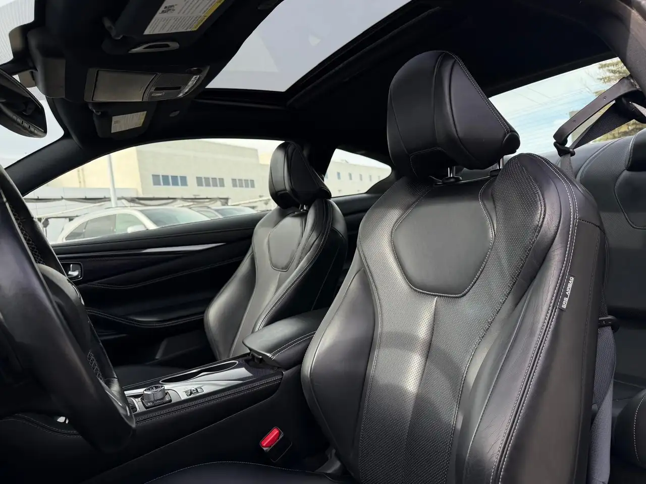 Infiniti Q60 снимка Infiniti Q60