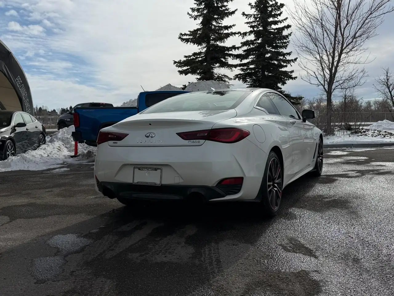 Infiniti Q60 снимка Infiniti Q60