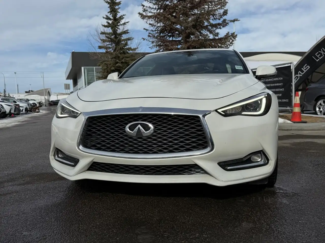 Infiniti Q60 снимка Infiniti Q60